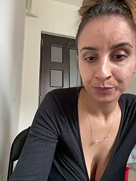 Daisyforyou online show from February 5, 1:00 pm