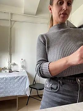 Daisyforyou online show from February 21, 8:18 am