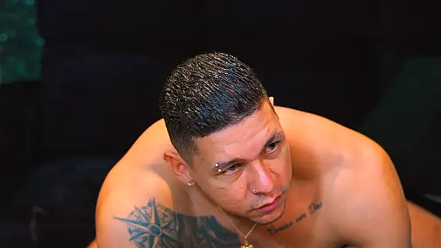 Snapshot of MassimoWalton2 chatting on December 5, 3:15 am MassimoWalton2 online show from December 5, 3:15 am