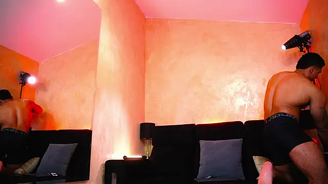 MassimoWalton2 online show from March 19, 2:21 pm