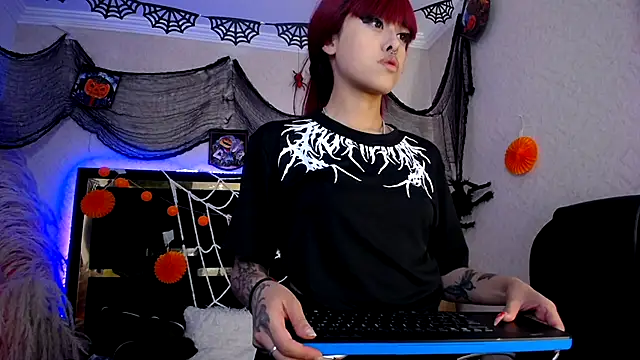Snapshot of Bunny_O chatting on October 18, 9:59 pm Bunny O online show from October 18, 9:59 pm