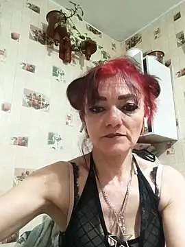 Snapshot of SweetLeila40 chatting on April 4, 9:34 pm SweetLeila40 online show from April 4, 9:34 pm