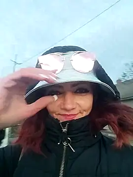 Snapshot of SweetLeila40 chatting on April 6, 4:52 pm SweetLeila40 online show from April 6, 4:52 pm