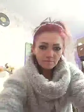 Snapshot of SweetLeila40 chatting on April 7, 5:41 am SweetLeila40 online show from April 7, 5:41 am