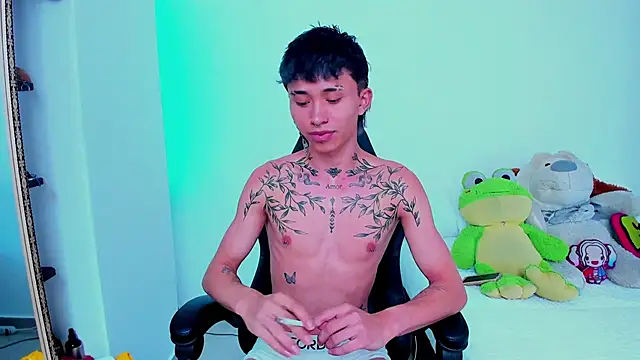 juniior 2311  online show from October 30, 7:14 pm