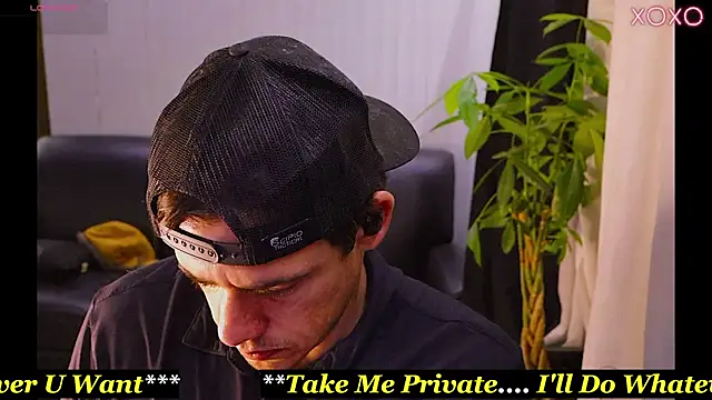 Snapshot of DamienSliick chatting on October 1, 5:13 am DamienSliick online show from October 1, 5:13 am