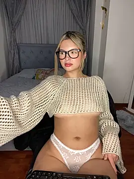 Snapshot of Odett_ chatting on March 17, 4:40 am Odett online show from March 17, 4:40 am