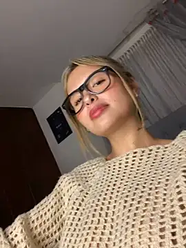 Snapshot of Odett_ chatting on March 17, 7:46 am Odett online show from March 17, 7:46 am