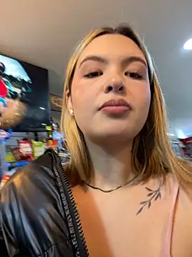 Snapshot of Odett_ chatting on October 15, 2:44 am Odett online show from October 15, 2:44 am