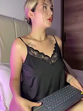 Snapshot of Odett_ chatting on October 21, 2:45 am Odett online show from October 21, 2:45 am