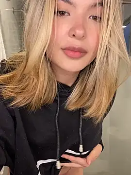 Snapshot of Odett_ chatting on February 1, 11:14 pm Odett online show from February 1, 11:14 pm