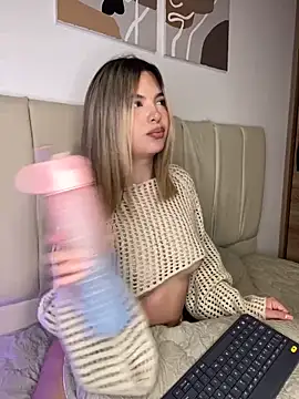 Snapshot of Odett_ chatting on February 3, 3:37 am Odett online show from February 3, 3:37 am