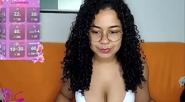 Snapshot of VitoriaFernandes chatting on February 13, 6:27 pm VitoriaFernandes online show from February 13, 6:27 pm