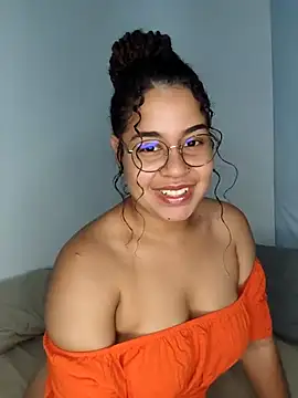 Snapshot of VitoriaFernandes chatting on March 4, 2:49 am VitoriaFernandes online show from March 4, 2:49 am
