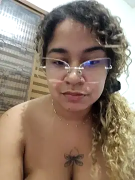 Snapshot of VitoriaFernandes chatting on September 11, 2:33 am VitoriaFernandes online show from September 11, 2:33 am
