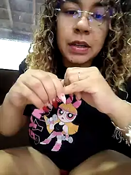 Snapshot of VitoriaFernandes chatting on February 2, 3:22 pm VitoriaFernandes online show from February 2, 3:22 pm