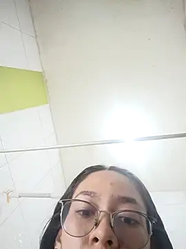 Snapshot of Sophie_sweett19 chatting on April 20, 12:13 am Sophie sweett19 online show from April 20, 12:13 am