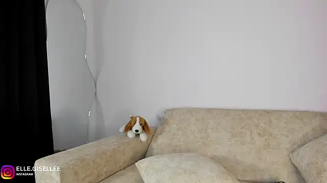 ElleGisellee online show from January 12, 2:35 am