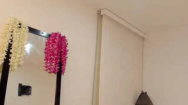 sofiarouge online show from March 8, 2:12 am