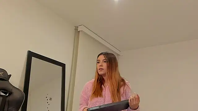 sofiarouge online show from March 19, 2:16 am