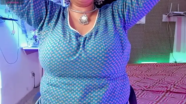 Gulabi Queen online show from March 1, 6:46 am