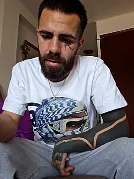 Snapshot of charlye_inkkkk chatting on February 18, 12:45 pm charlye inkkkk online show from February 18, 12:45 pm