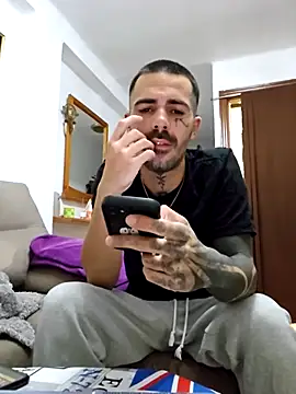 Snapshot of charlye_inkkkk chatting on February 27, 10:10 pm charlye inkkkk online show from February 27, 10:10 pm