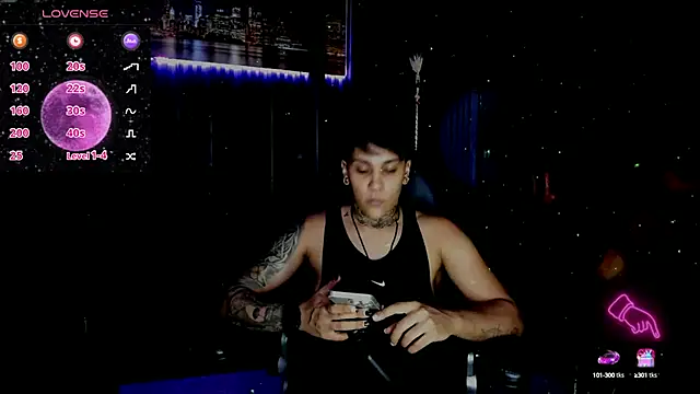 Snapshot of ZhoeStrong chatting on March 22, 3:20 am ZhoeStrong online show from March 22, 3:20 am