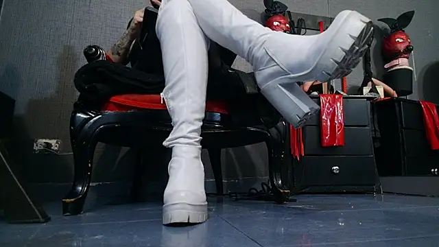 LusstCruella online show from February 13, 5:11 pm