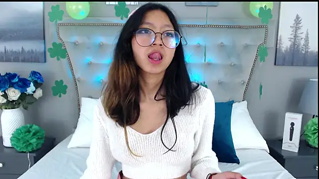 Yommi Winx online show from March 18, 3:53 am