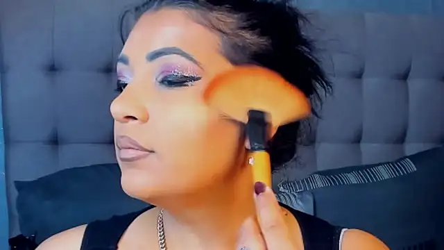 AmyCubes online show from October 31, 4:57 am