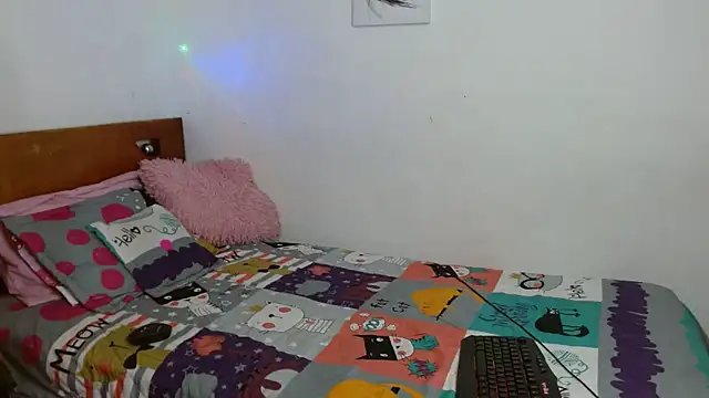 Snapshot of TylaRoggers chatting on March 18, 10:48 pm TylaRoggers online show from March 18, 10:48 pm