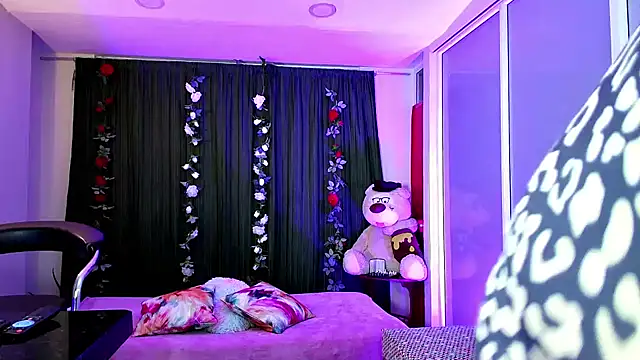 oriana thomson2 online show from February 10, 5:36 am