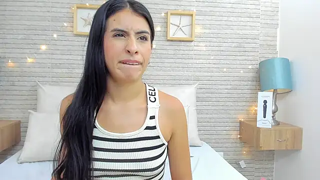 IssabellaLopez online show from February 1, 2:26 am