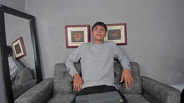 Snapshot of dafnezahiraa_ chatting on December 3, 9:01 pm dafnezahiraa online show from December 3, 9:01 pm