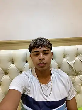 Snapshot of dafnezahiraa_ chatting on December 27, 12:29 am dafnezahiraa online show from December 27, 12:29 am