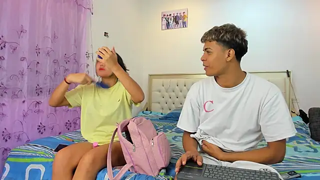 Snapshot of dafnezahiraa_ chatting on March 1, 4:26 am dafnezahiraa online show from March 1, 4:26 am