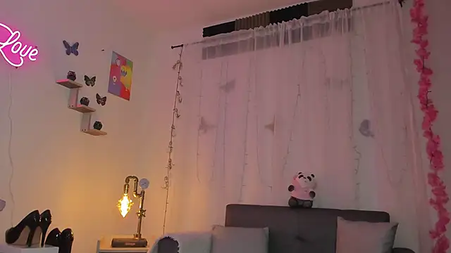 Alaia Love77 online show from January 28, 9:40 pm