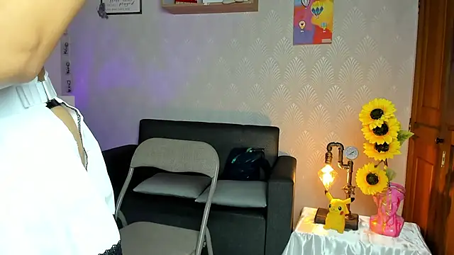 Snapshot of Alaia_Love77 chatting on April 19, 5:23 pm Alaia Love77 online show from April 19, 5:23 pm