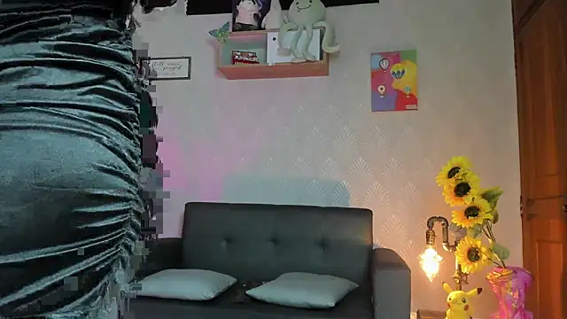 Snapshot of Alaia_Love77 chatting on April 23, 9:50 pm Alaia Love77 online show from April 23, 9:50 pm