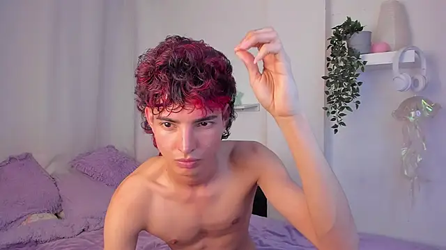 santy-kitty online show from March 13, 2:07 am