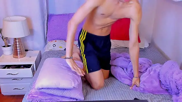 santy-kitty online show from April 22, 1:52 am