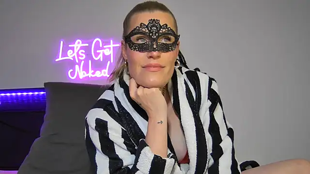 Snapshot of Sissy-Bee chatting on May 28, 6:16 pm Sissy-Bee online show from May 28, 6:16 pm