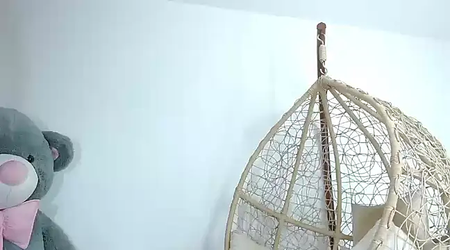 ebonyhotcats90 online show from December 22, 10:58 pm