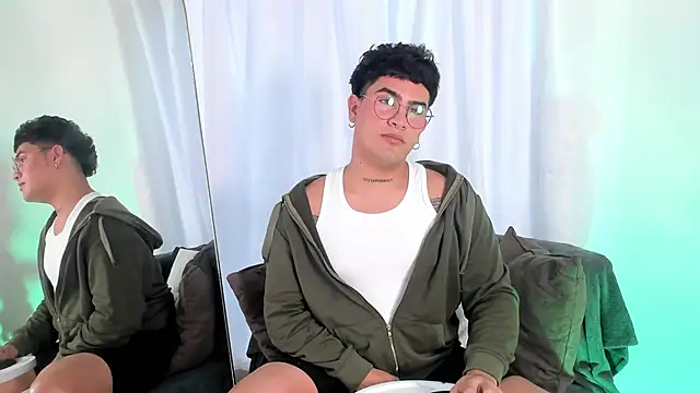 MatheoVelez online show from December 9, 2:49 pm