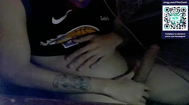 Snapshot of iCrashzin chatting on February 5, 2:40 am iCrashzin online show from February 5, 2:40 am