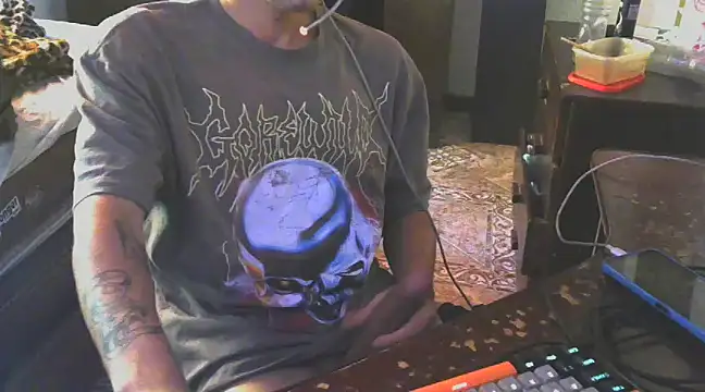 Snapshot of iCrashzin chatting on February 16, 2:10 pm iCrashzin online show from February 16, 2:10 pm