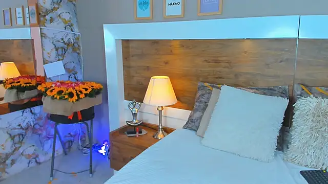 EmaBakker online show from March 19, 3:40 pm