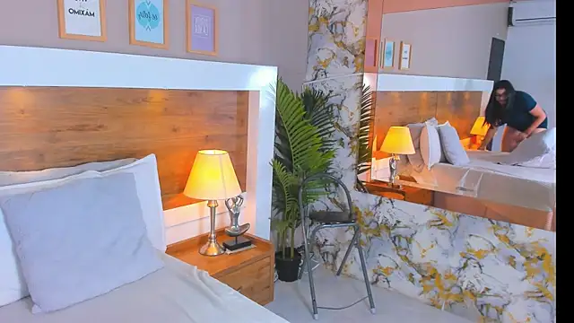 EmaBakker online show from April 15, 4:52 am