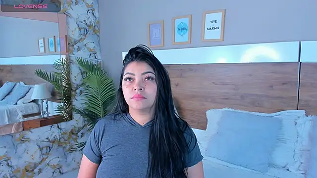 Snapshot of EmaBakker chatting on July 17, 5:03 am EmaBakker online show from July 17, 5:03 am